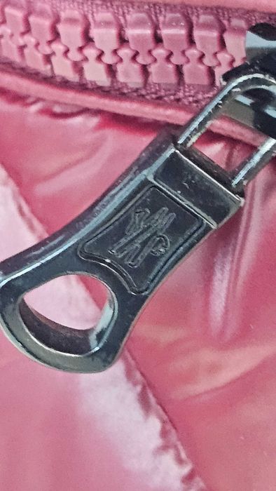 Geaca M o n c l e r  Model visiniu nr1 XS/S  puf de gasca OFERTA