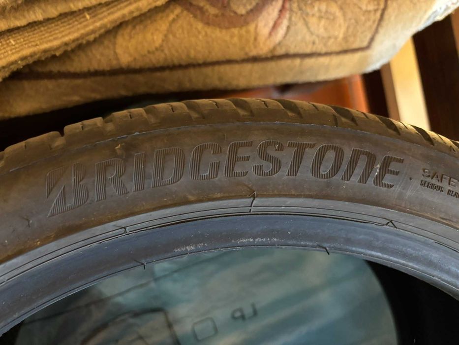 Bridgestone 255/35/R18 94Y и 225/40/R18 92Y зимни гуми