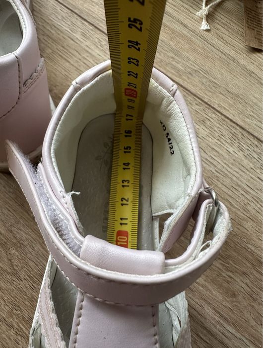 Sandale fete, 17cm (marimea 27), brant piele, folosite foarte putin.