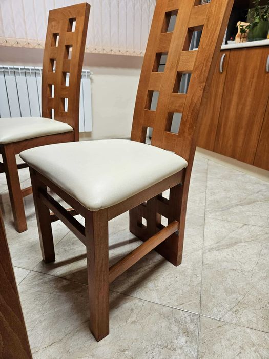 Маса със шест стола