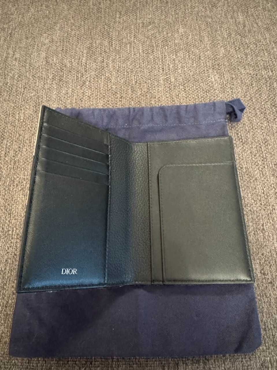 Passport Holder (husa pasaport) Dior, impecabil