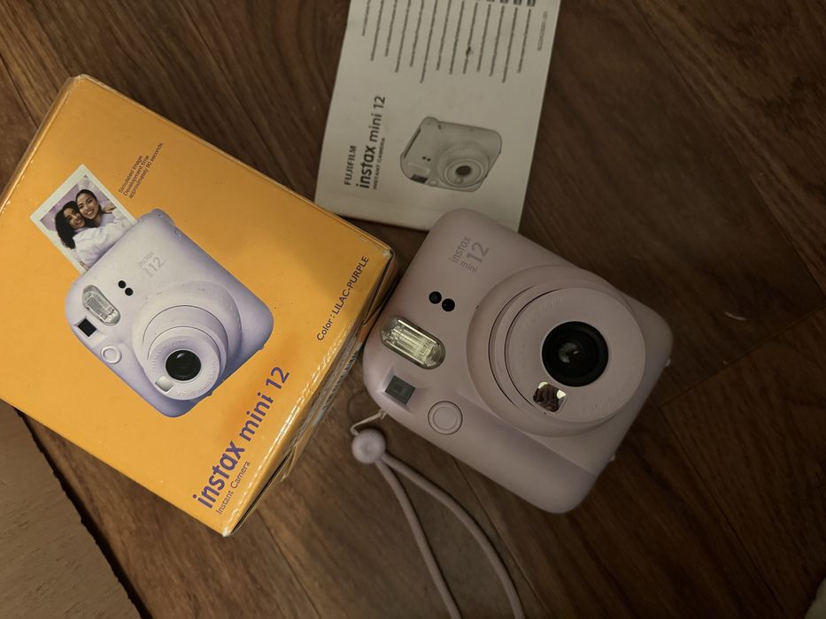 фотокамера моментальной печати instax
