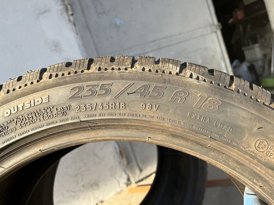 2 бр. зимни гуми 235/45/18 Michelin 6 mm DOT 3117