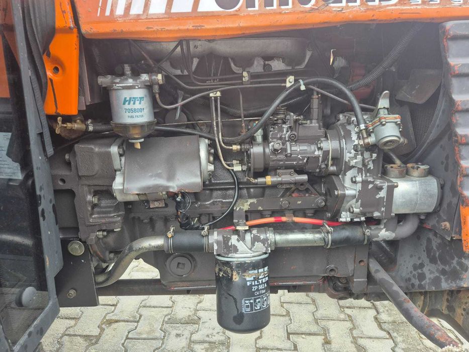 Tractor Universal 683 DT