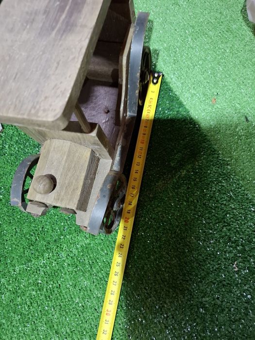 Стара количка дърво с метал