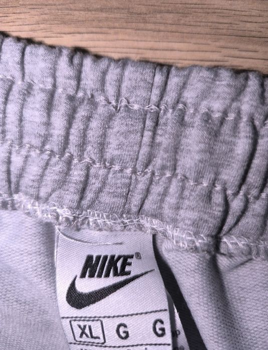 Pantaloni Nike gri