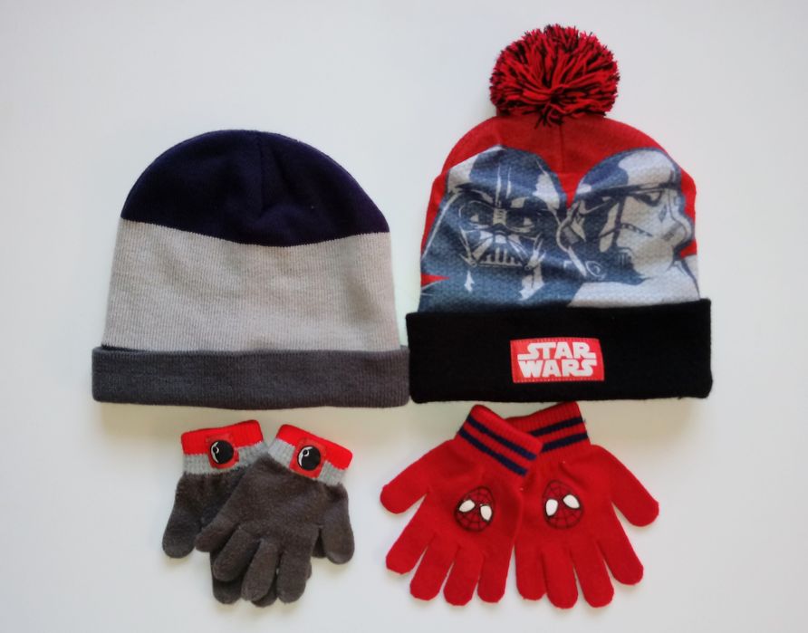 Зимен лот шапки и ръкавици за около 3-5 г