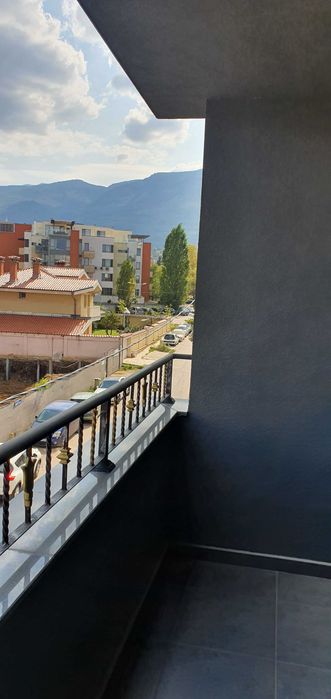 Отдавам под наем тристаен апартамент