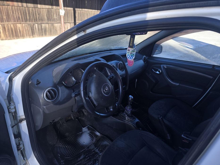 Dezmembrez Dacia Duster 1.5 dci 4x4 2015 volan stanga