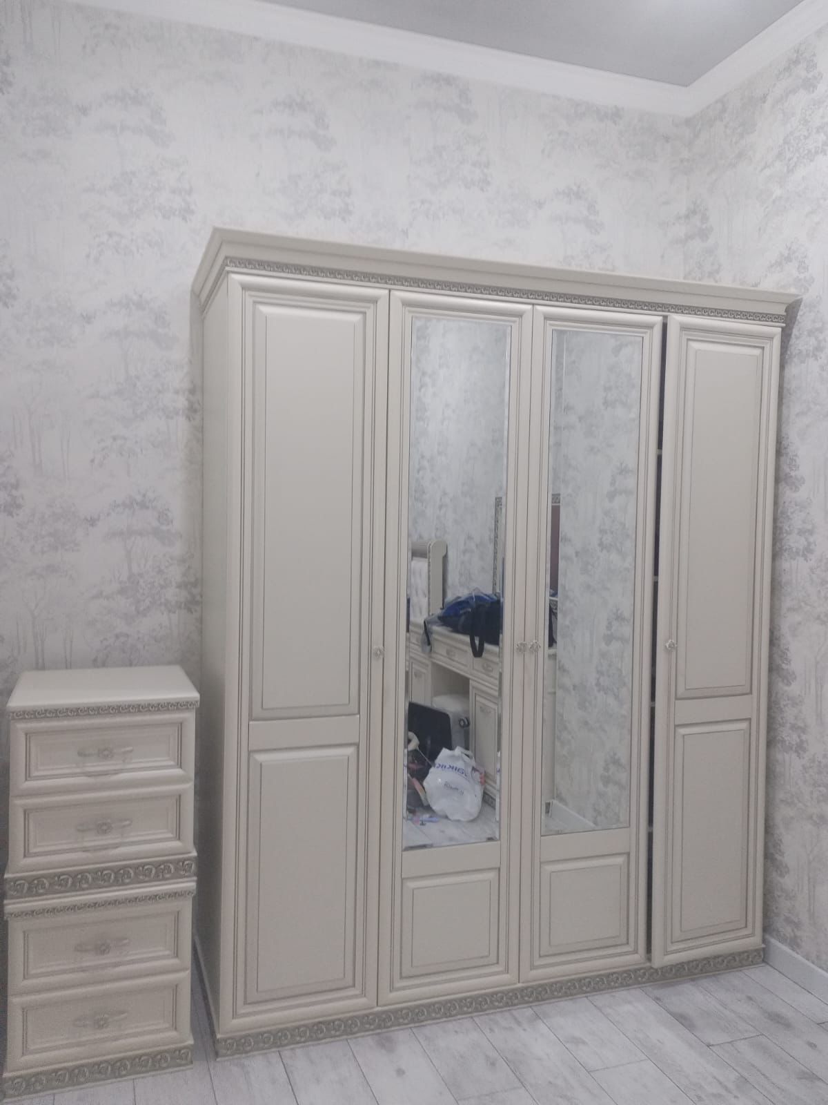 Деревянный шифонер