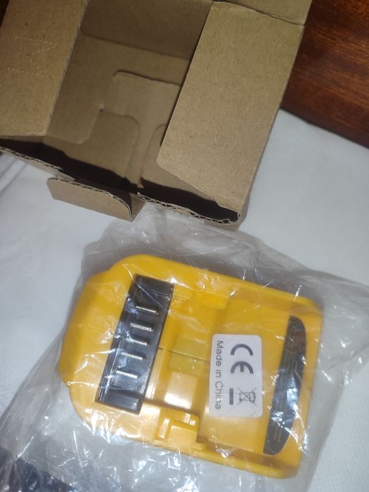 Адаптер для аккумулятора DeWalt