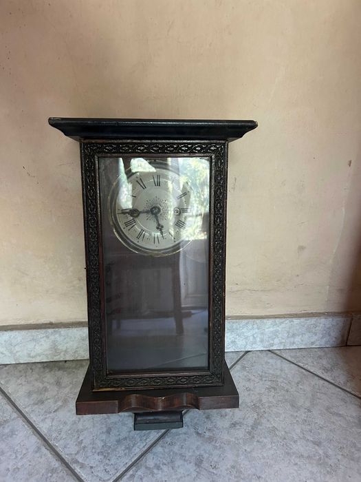 Продавам старинен часовник