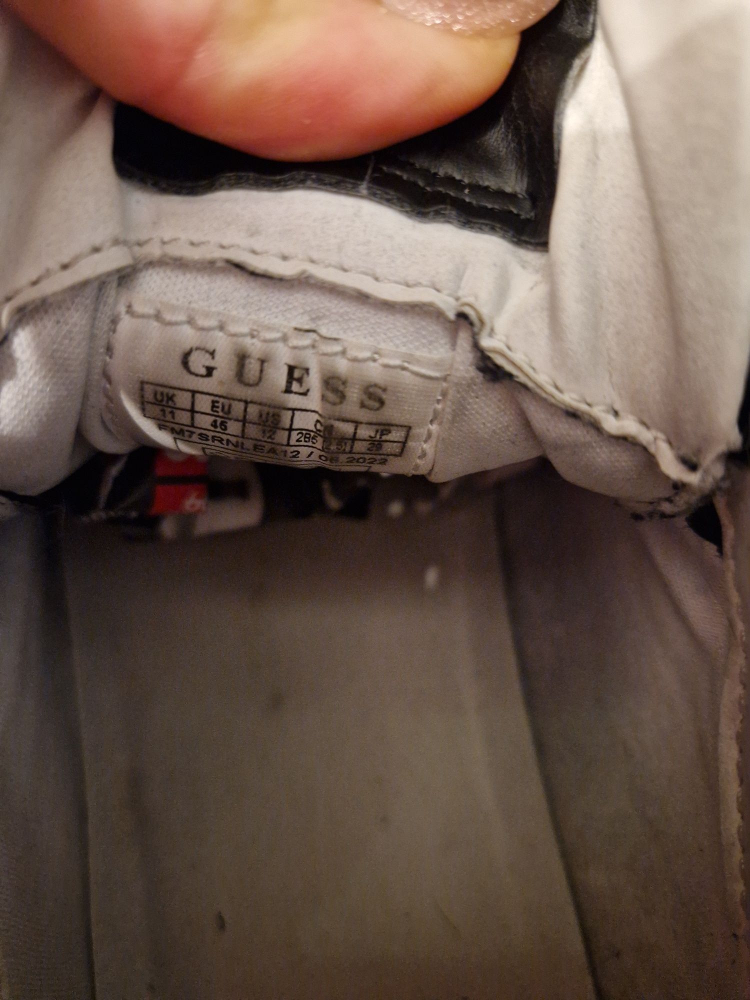 Оригинални мъжки спортни обувки  GUESS Резервирани  !