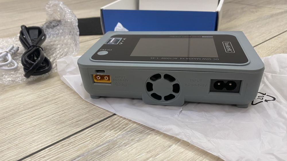 ToolkitRC Q4AC зарядное устройство