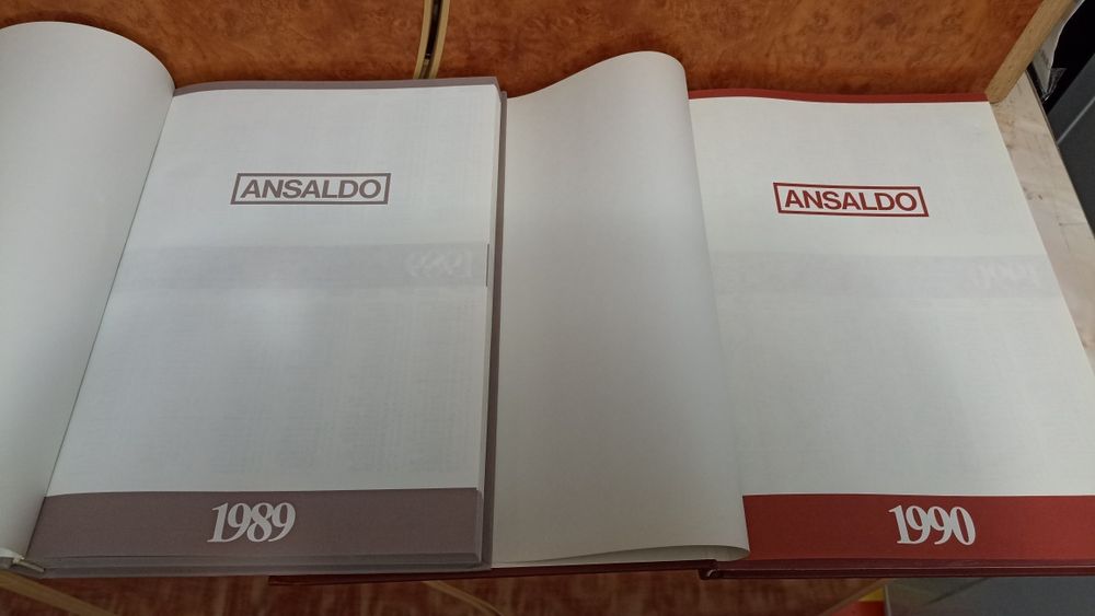 Vand doua agende de birou