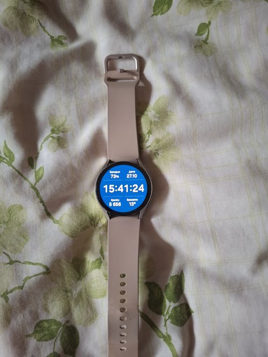 Продавам часовник Samsung wach 4