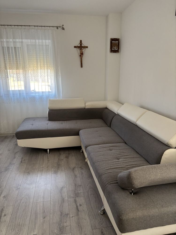 Vand coltar in stare foarte buna pret usor negociabil