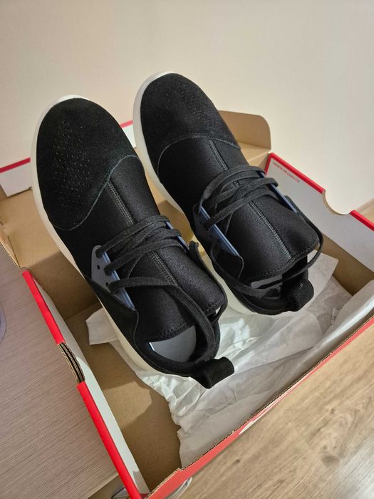 Маратонки NIKE чисто нови