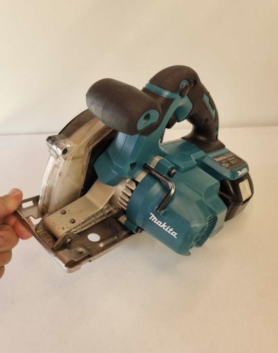 Makita DCS553 – Fierăstrău circular pentru metal (18V LXT)

Vând fieră