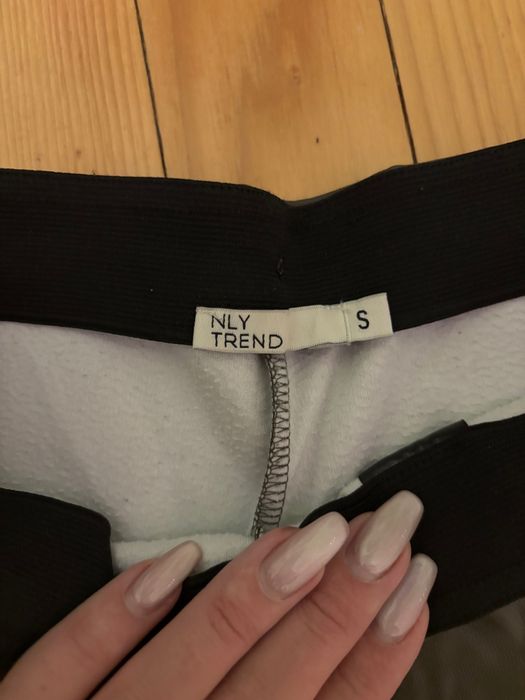 Кожени панталони размер М 15лв/бр.