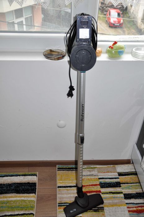 Малка прахосмукачка - вертикална - с кал.бел 6 м. В гаранция