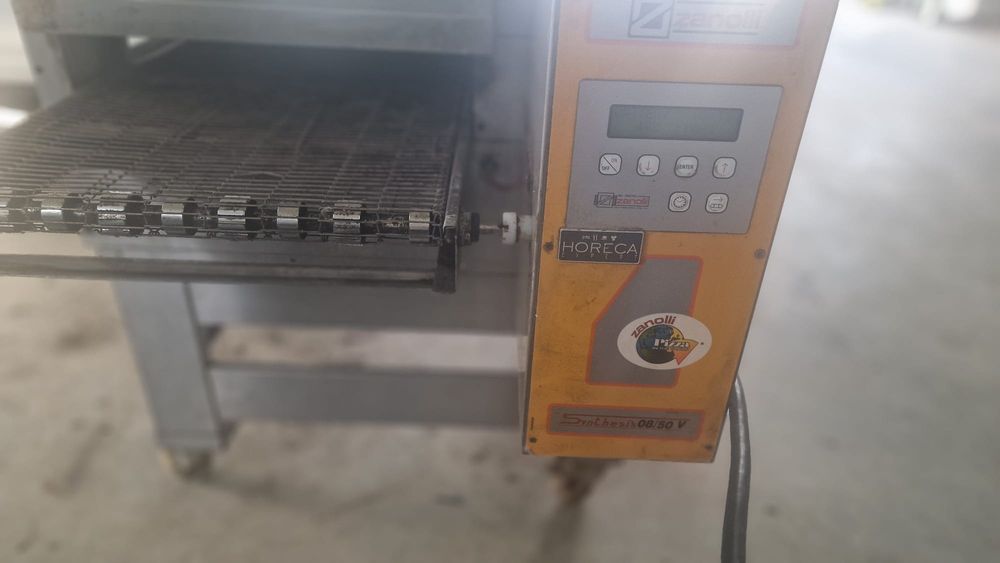 Cuptor electric pentru covrigi cu banda