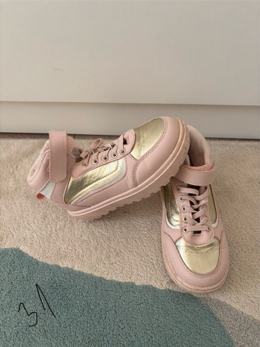 Adidasi  inalti Sinsay, marimea 31