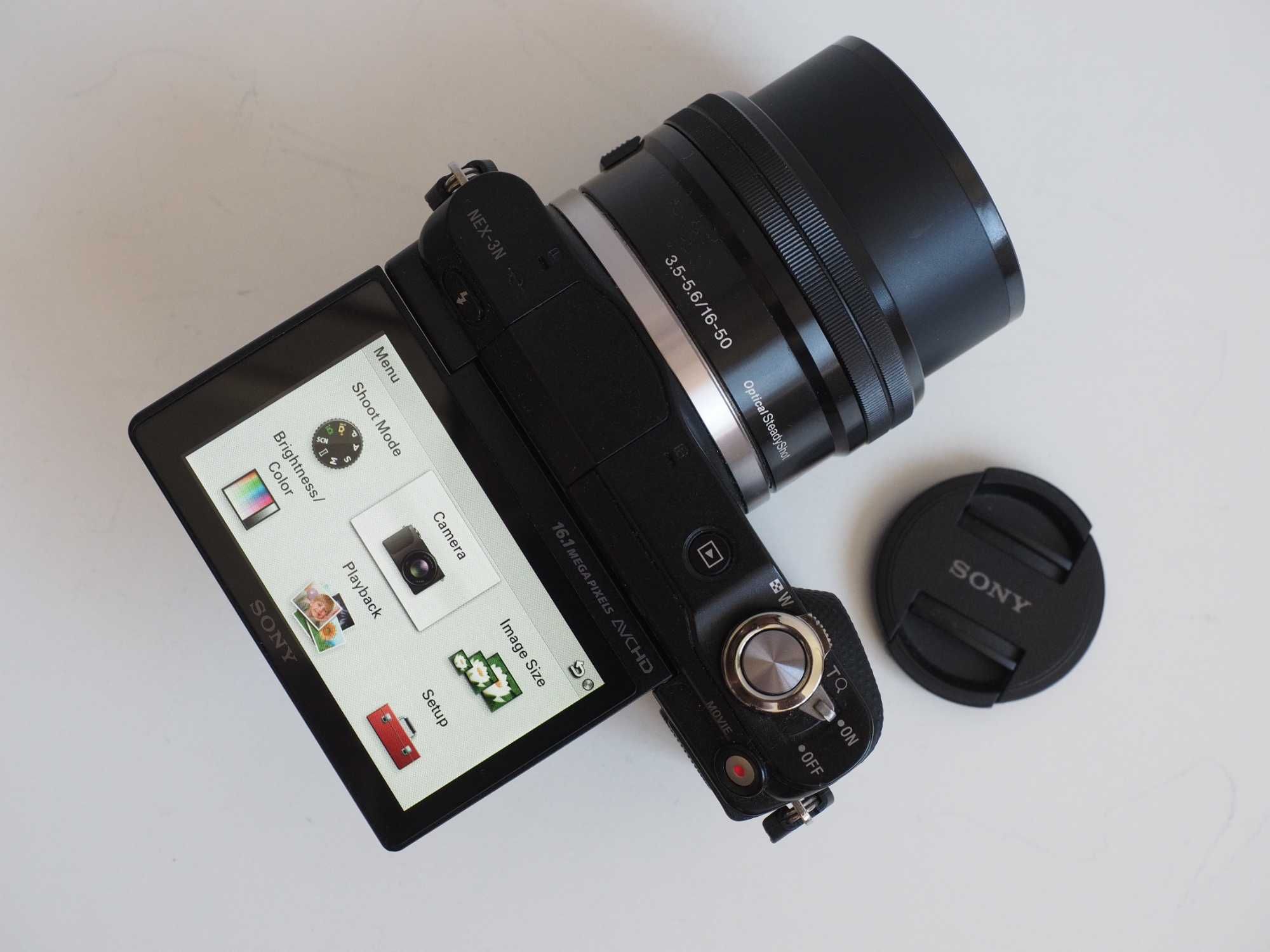 Sony Alpha NEX-3N cu obiectiv, ca nou