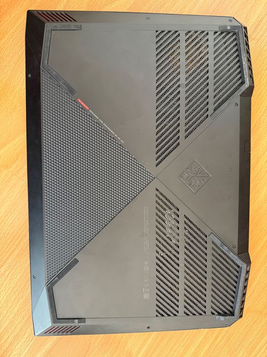 HP Omen 15.6” NVIDIA GTX 1650 спукан дисплей!