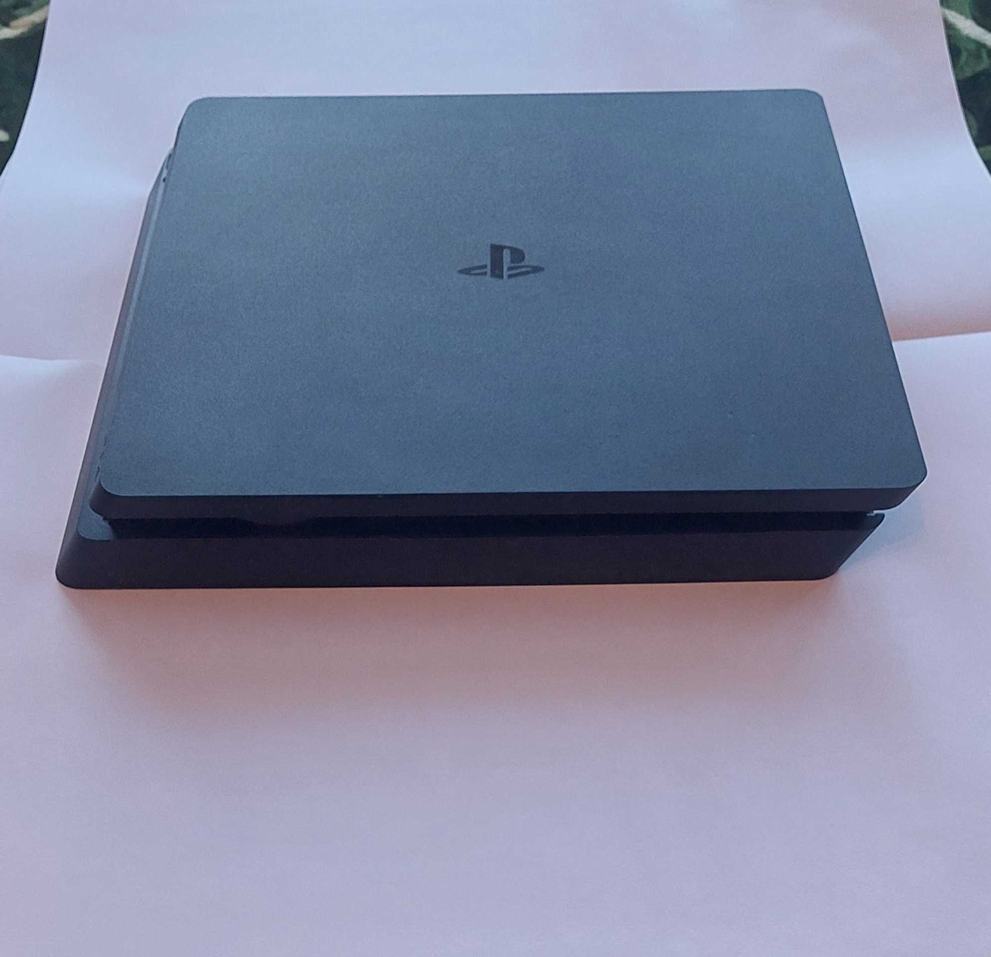 PS4 slim 500 GB, in stare excelenta la un pret foarte bun