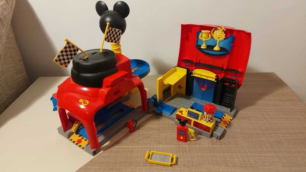 Set joacă garajul lui Mickey Mouse