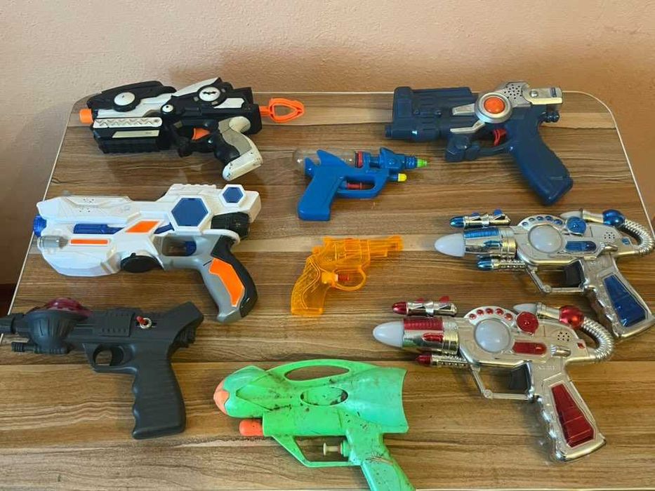 Пистолети играчки § Мечове, катани, саби