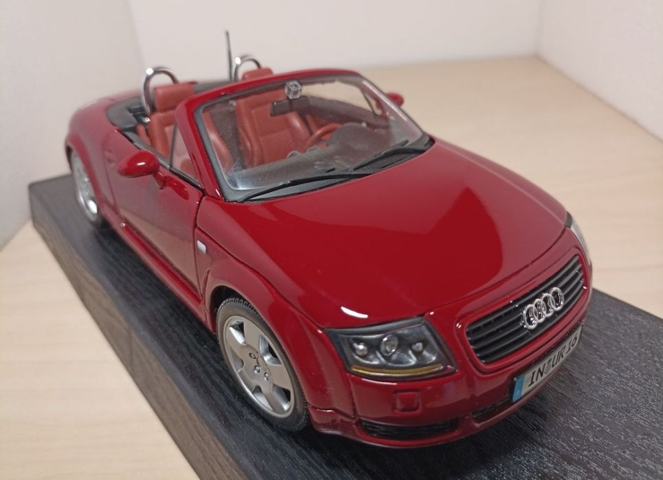 Audi TT maisto 1 18 
Scara 1:18
Maisto 

Fotografiile fac parte din de
