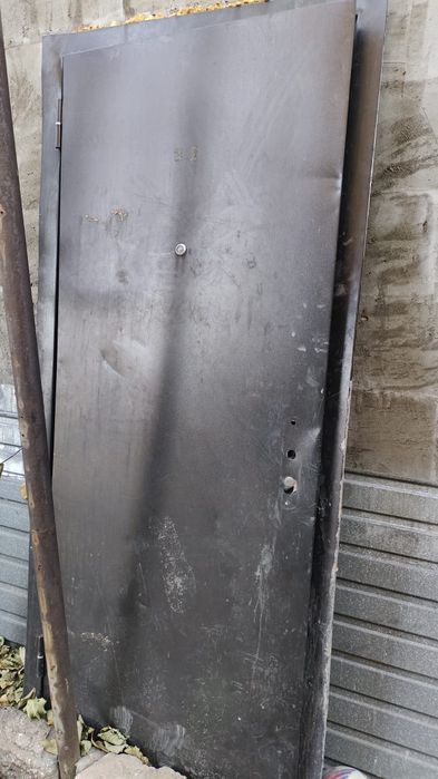 Продам бу входную дверь