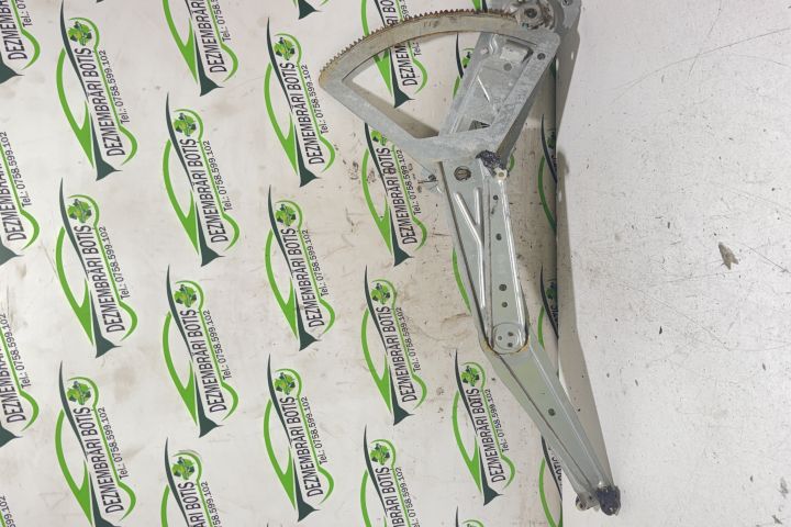 Macara geam dreapta manuala 90598865 Opel Corsa  seria
