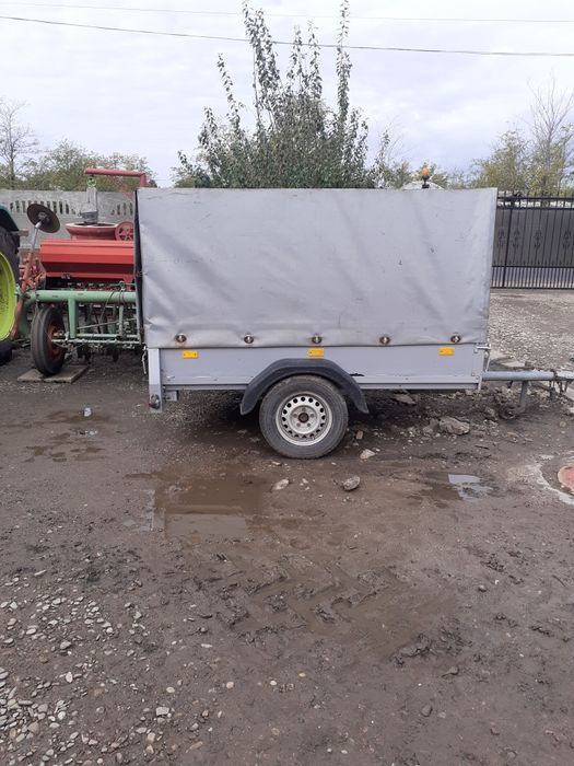 Remorca auto cu masa de 750 kg