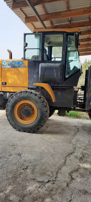 Пагрусчик 1.8 сотилади