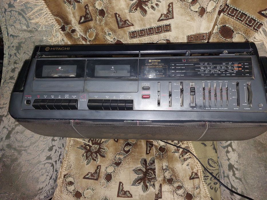 Магнитофон HITACHI модель TRK -3 D88E