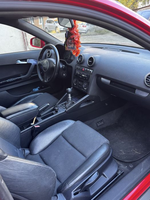 Audi A3.