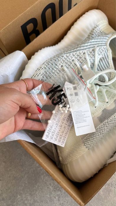 Yeezy Boost 350 V2 Cloud White