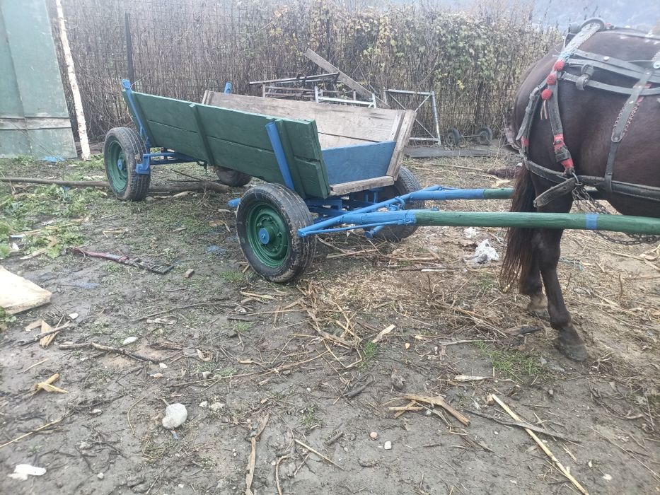 Vând sau schimb căruț ușor