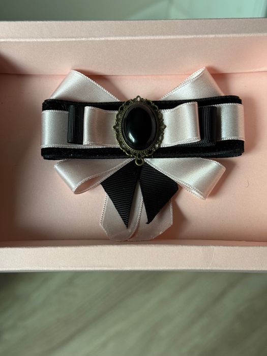 Елегантни брошки