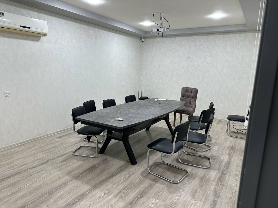 Продаётся здание, предназначенное для производства и бизнеса.”