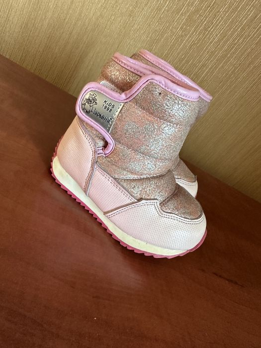 Продам детские сапожки новые