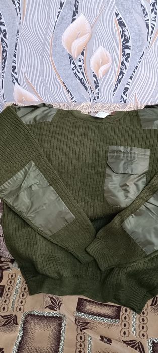 Свитер хаки продам