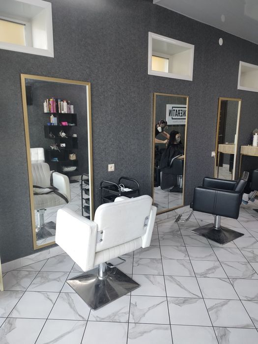 Сдам место на субаренду в студии кератина