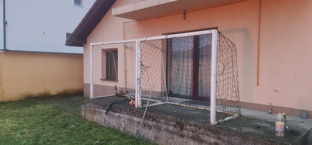 vand 2 porti metalice echipate cu plasa fiecare