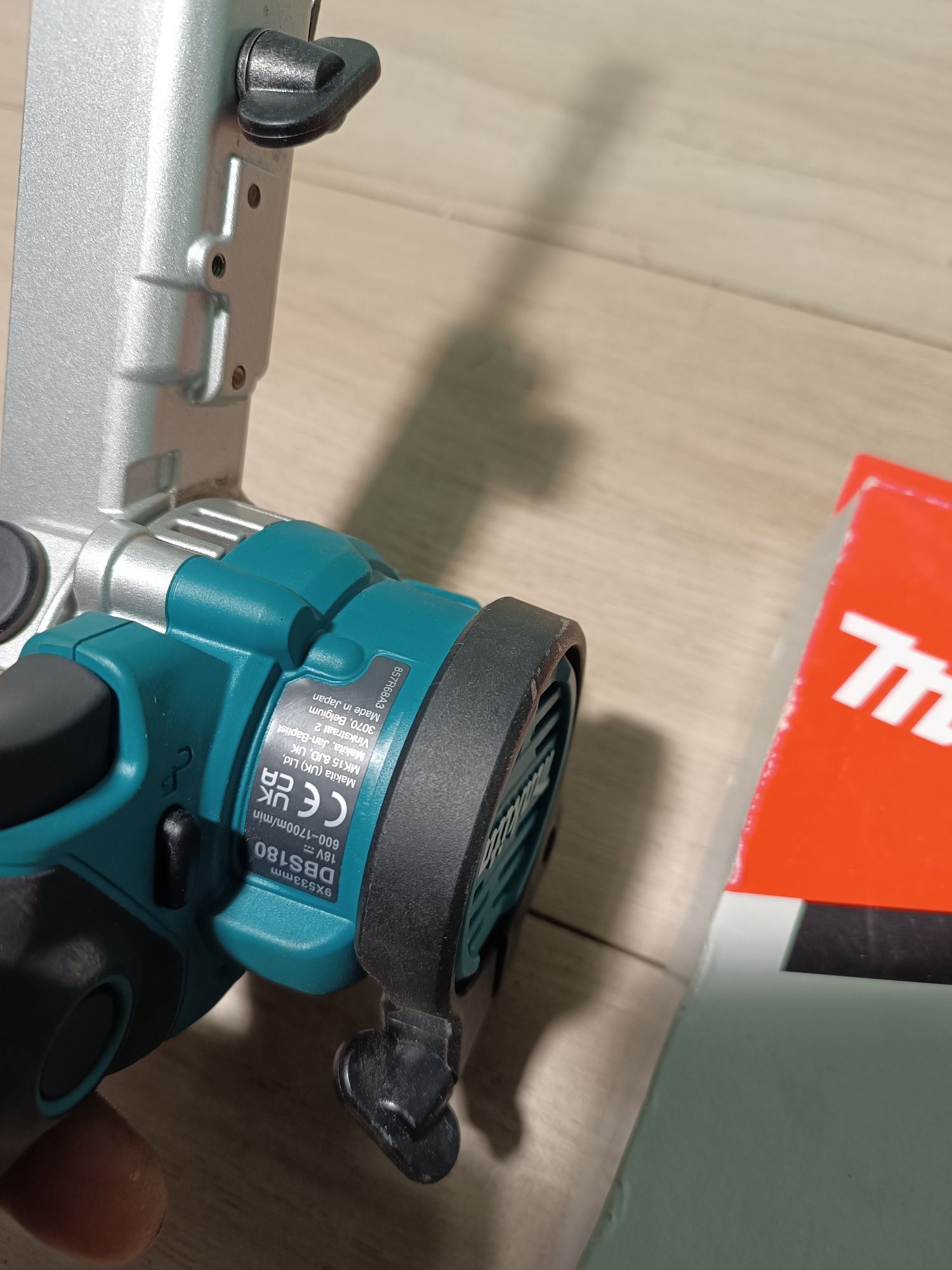 Makita 18v Brushless șlefuitor cu banda ingusta
