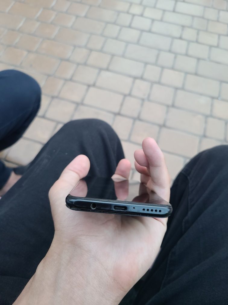 Продаётся Huawei P30 Lite (не включается)