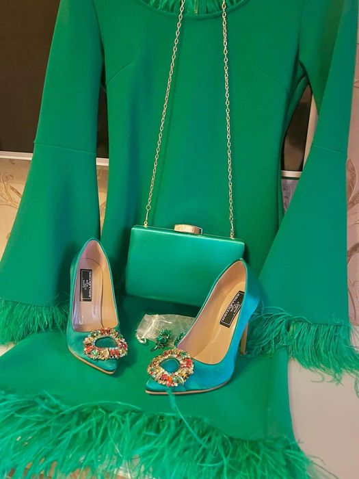 Дамска официална рокля в зелено